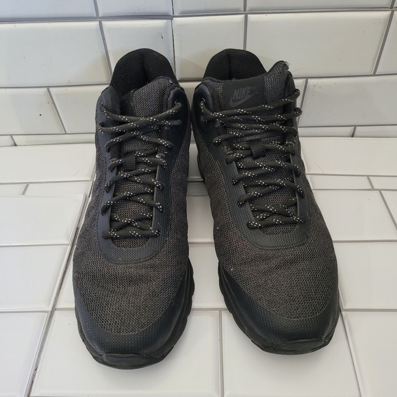 nike invigor mid black